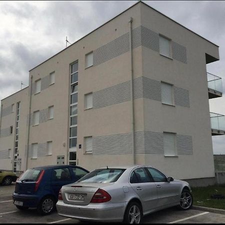 Apartmani Matko Nin Exterior foto