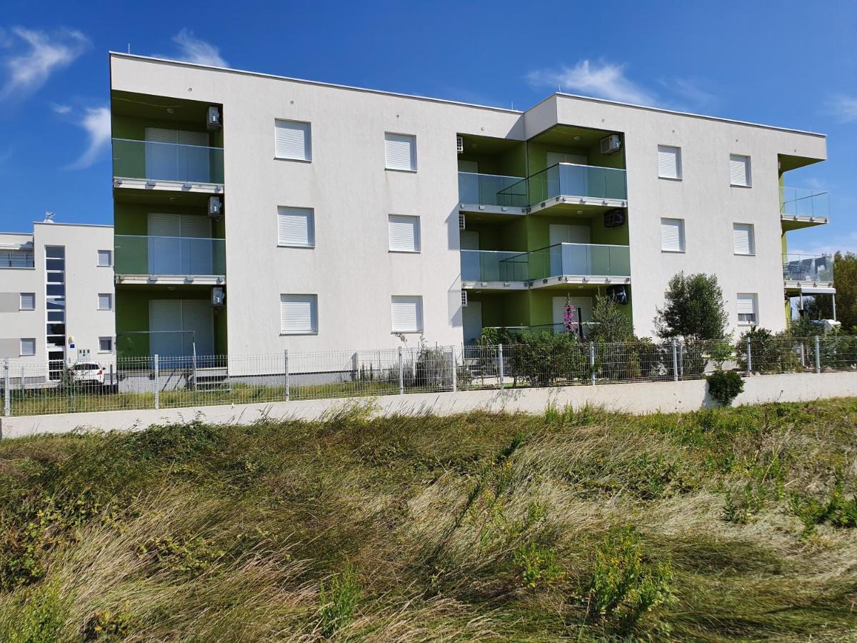 Apartmani Matko Nin Exterior foto